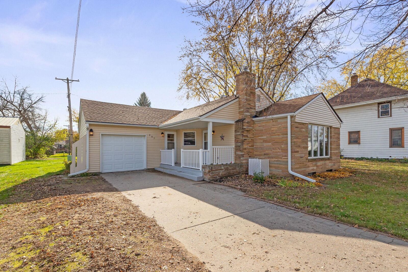 Property Photo:  207 1st Avenue N  MN 55354 