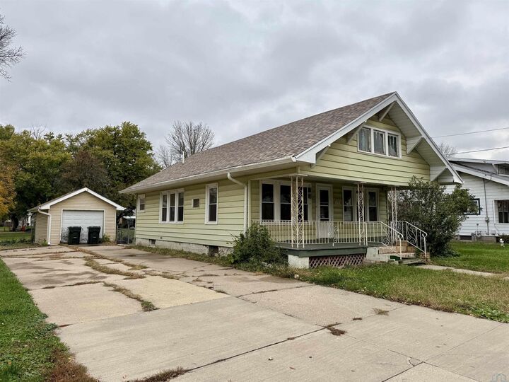 Property Photo: 2415 Myrtle IA 51104