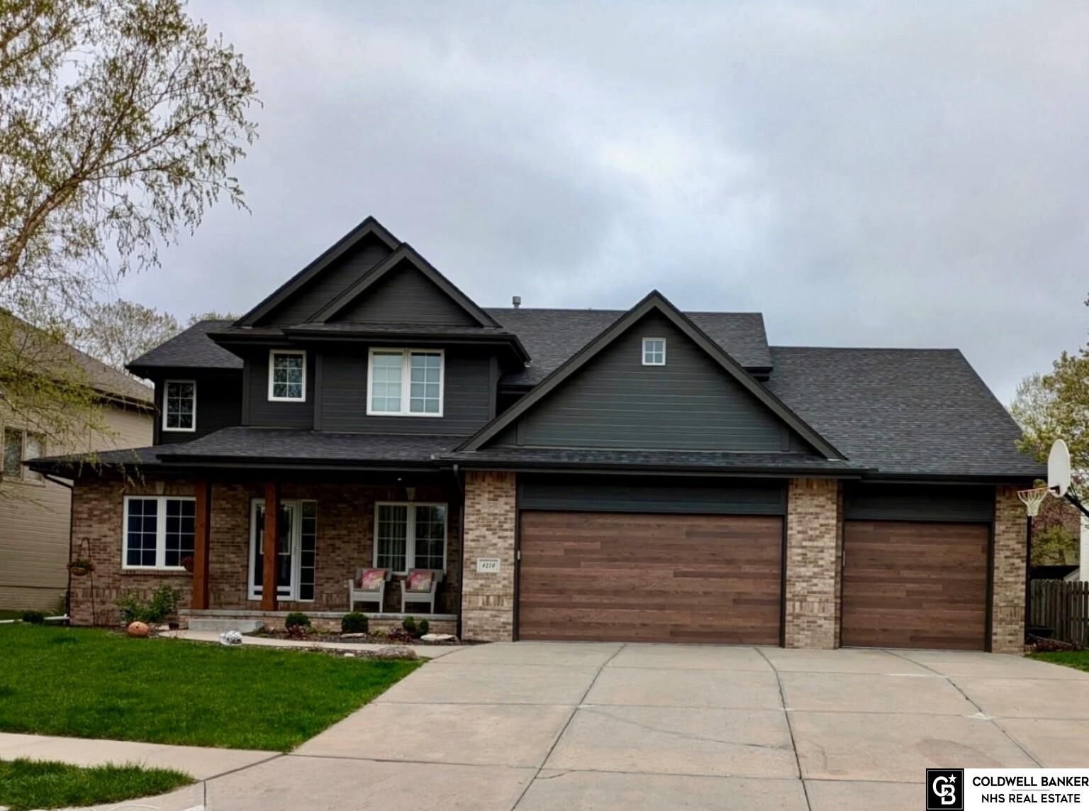 Property Photo: 4210 S 174th Avenue NE 68135
