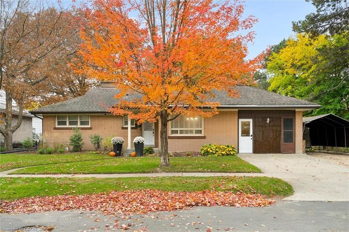 Property Photo:  3 Oakwood Avenue  ON N2H 6G7 