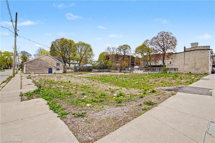 Property Photo:  868 King Street E  ON N3H 3P2 