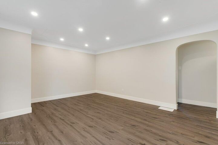 Property Photo:  290 Melrose Avenue  ON N2H 2C1 