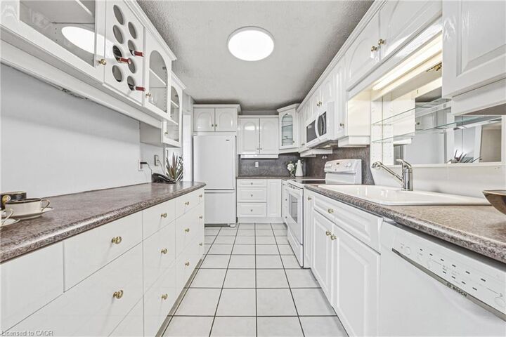 Property Photo:  2055 Upper Middle Road 1005  ON L7P 3P4 