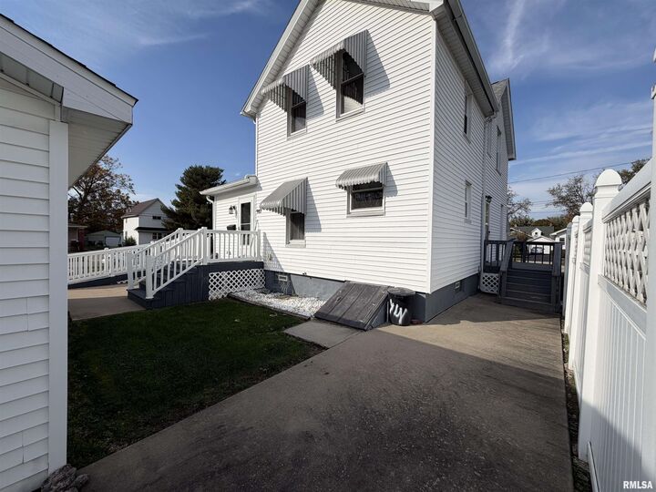 Property Photo: 917 S Chambers Street IL 61401