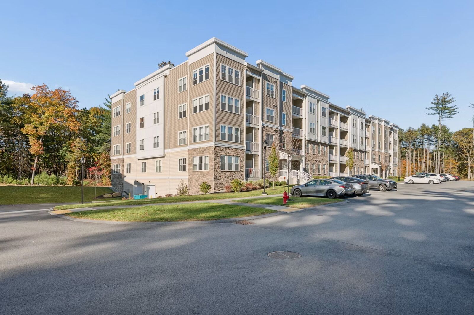 Property Photo:  2 Winslow Ln 207  MA 01536 