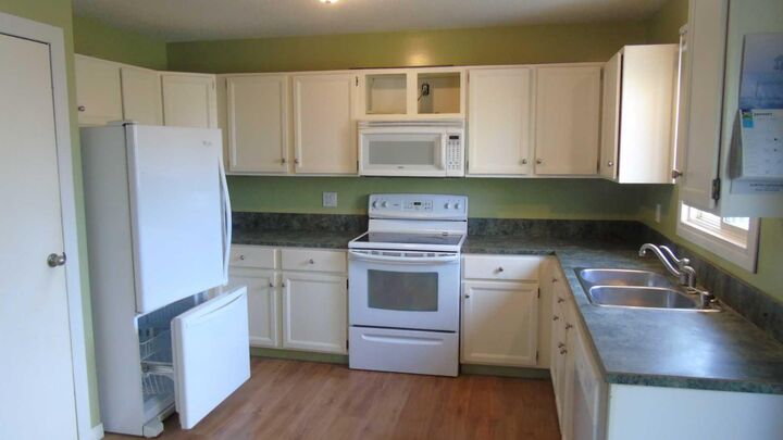 Property Photo: 613 10 Street AB T0L 0Z0