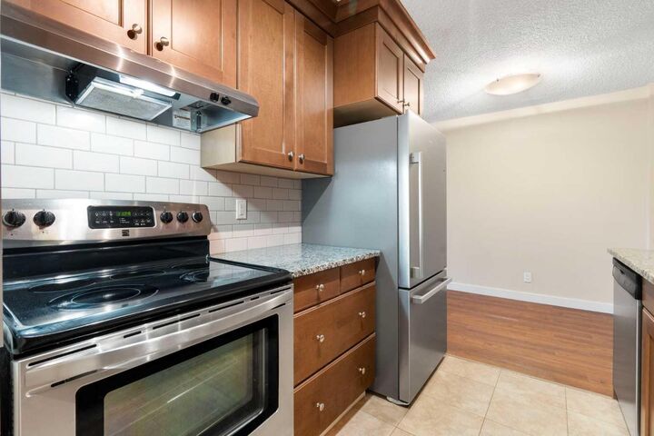 Property Photo:  507 57 Avenue SW 304  AB T2V 0H3 