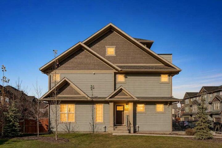 Property Photo:  237 Cranbrook Square SE  AB T3M 3K8 