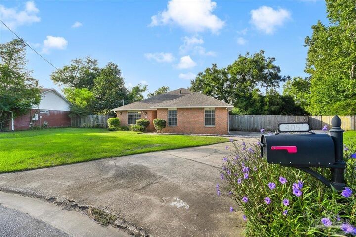 Property Photo:  405 Strandview Dr  FL 32534 