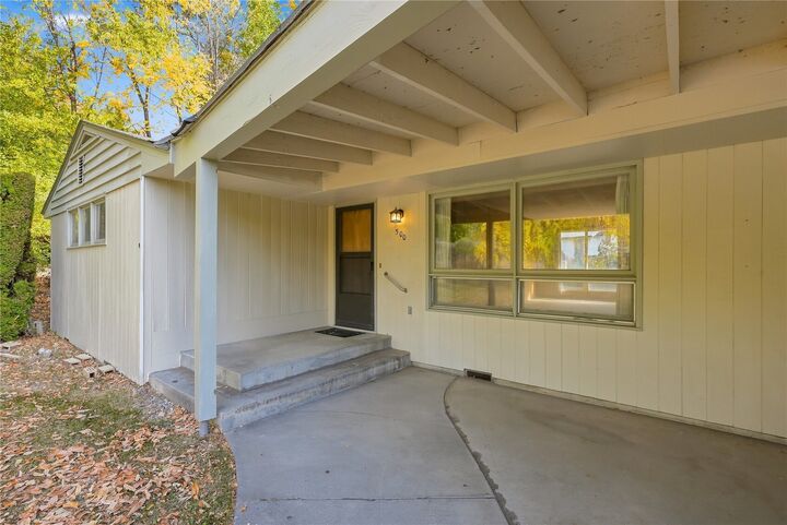 Property Photo:  500  Linda Lane  WA 98926 