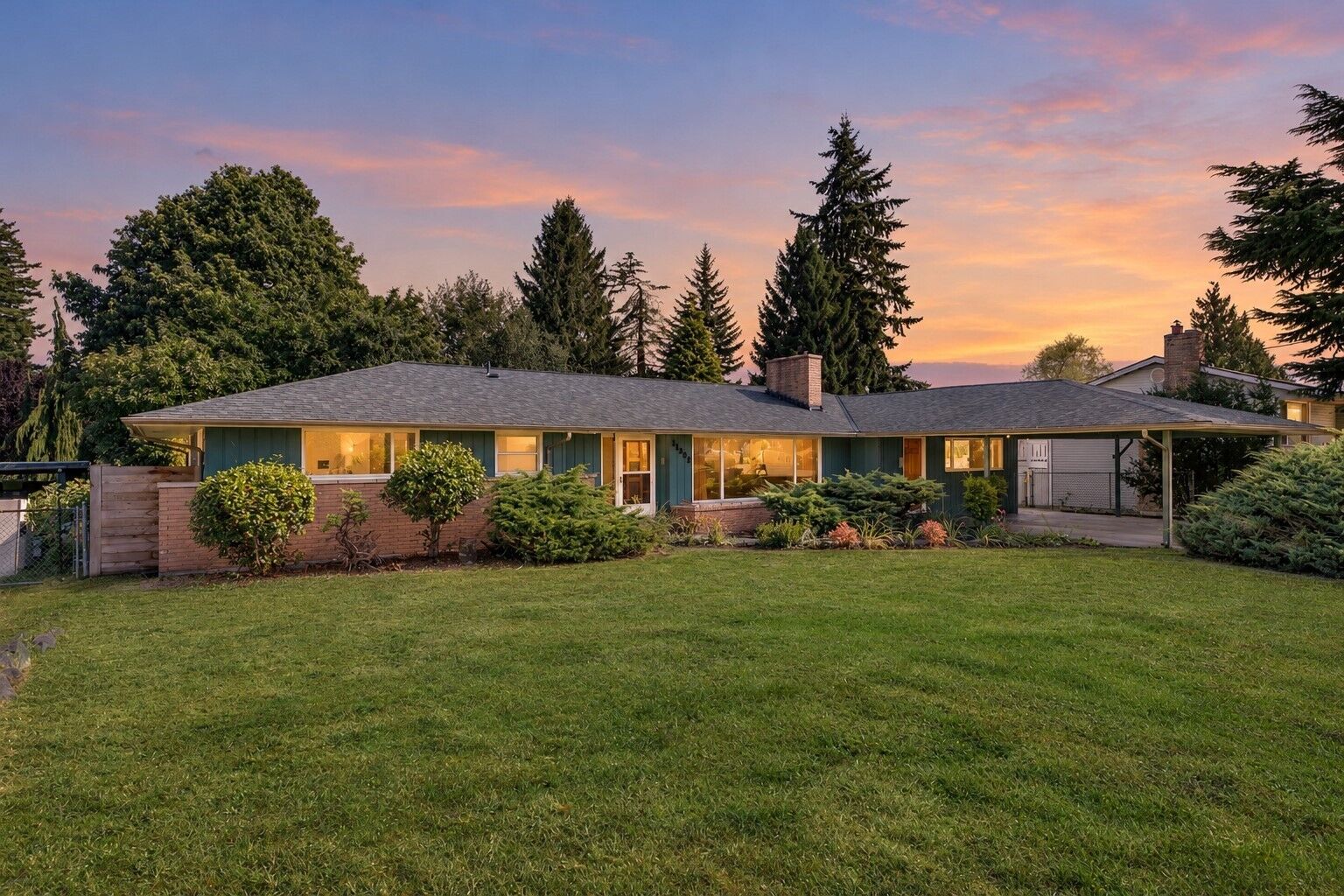 Property Photo:  11303  1st Place W  WA 98204 