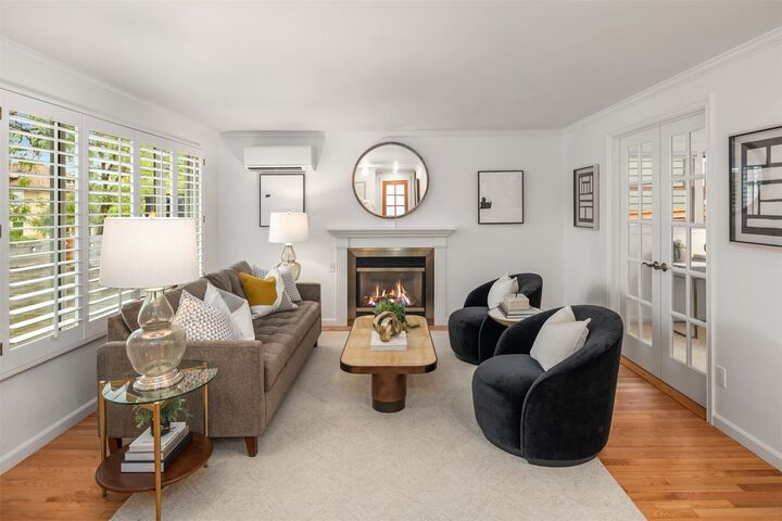 Property Photo:  607  23rd Avenue E  WA 98112 
