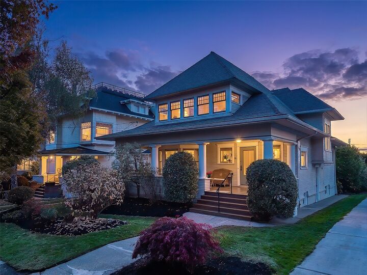 Property Photo: 925 12th Avenue E WA 98102