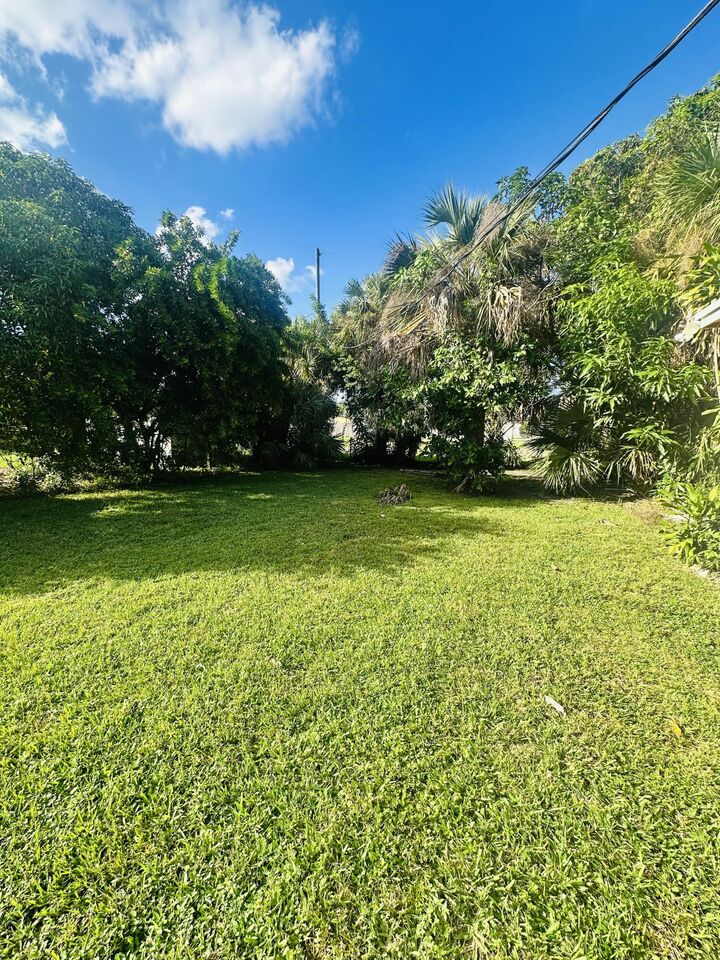 Property Photo:  1572 W 10th Street  FL 33404 