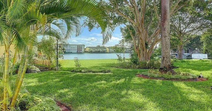 Property Photo:  952 NE 199th St 3N  FL 33179 