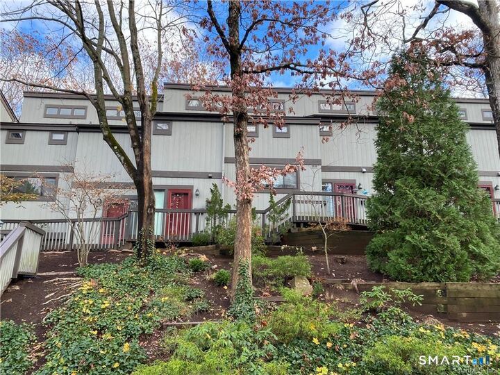 Property Photo:  12 Harbour Village  CT 06405 