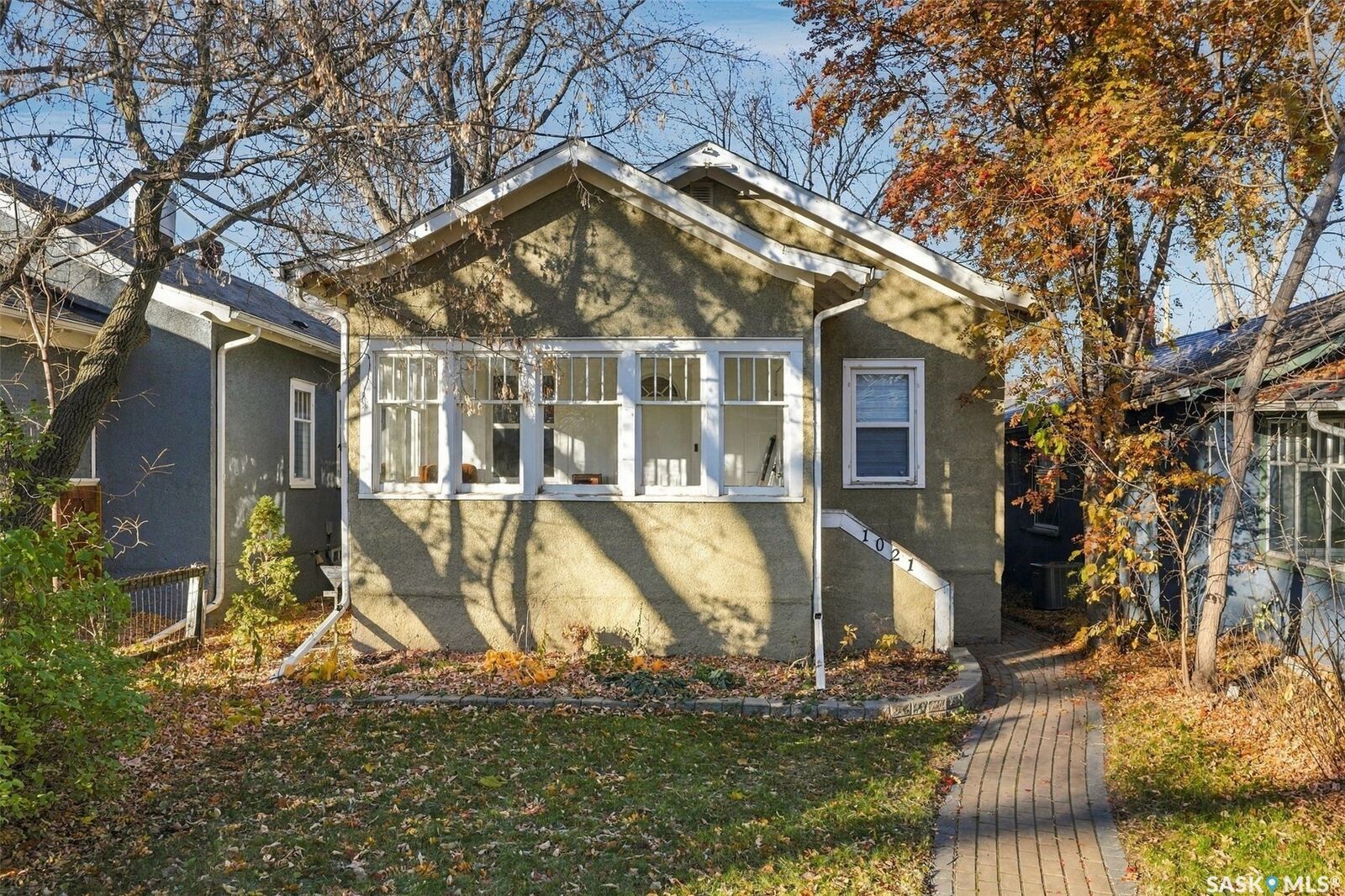 Property Photo: 1021 C Avenue N SK S7L 1K1