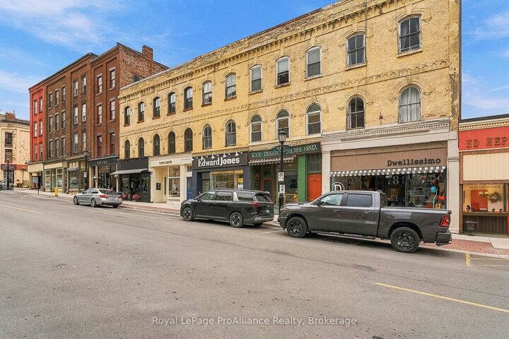 Property Photo:  80 Walton Street 2  ON L1A 1N3 