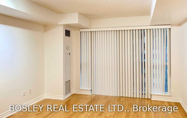 Property Photo:  270 Wellington Street W 822  ON M5V 3P5 
