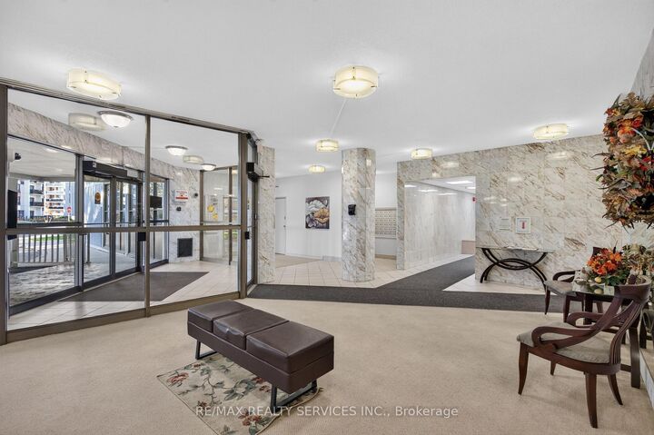 Property Photo:  2323 Confederation Parkway 1101  ON L5B 1R6 