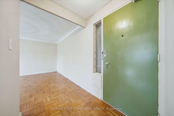 Property Photo:  8 Kinsdale Boulevard 12  ON M8Y 1T9 