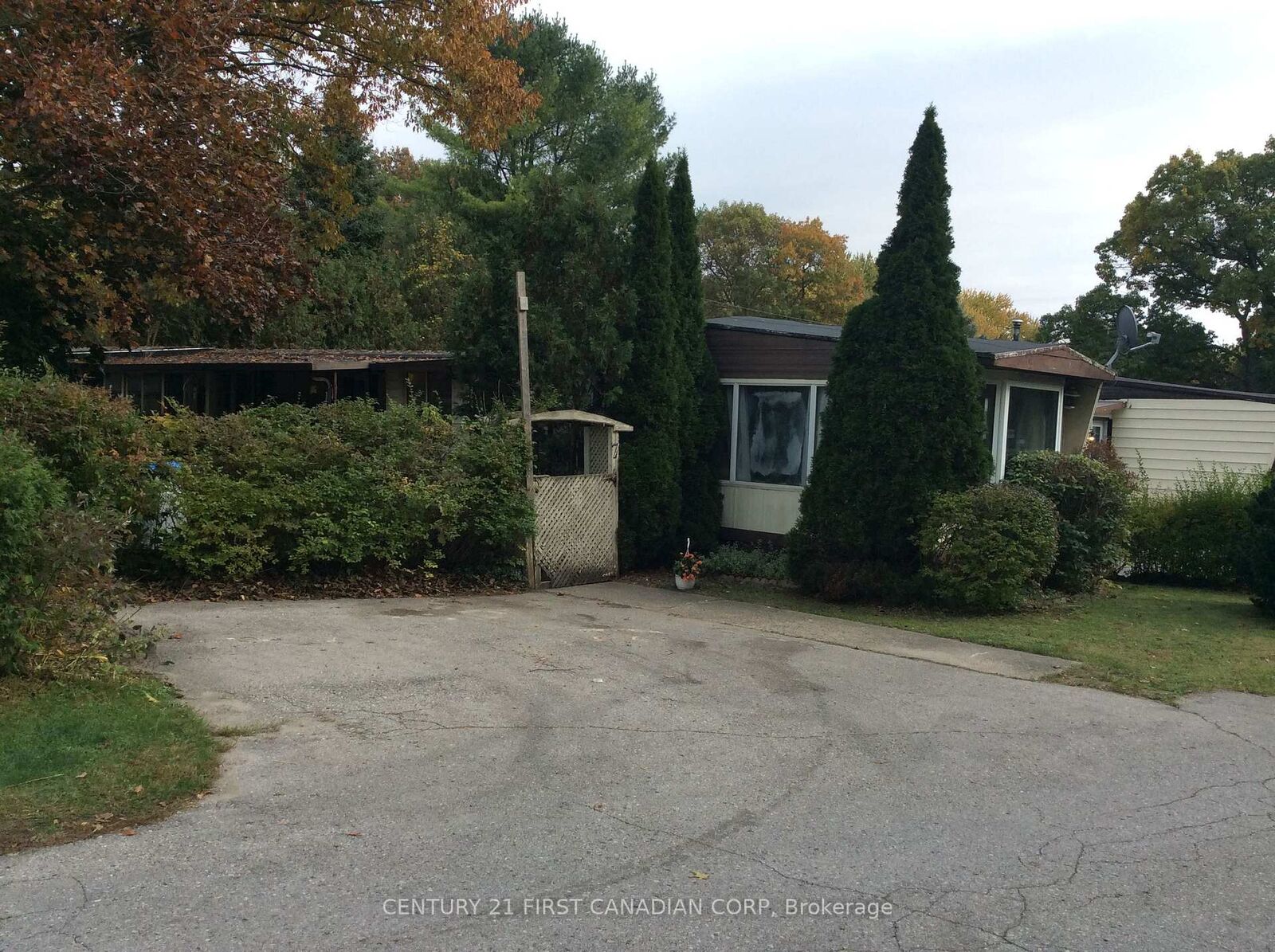 Property Photo:  9839 Lakeshore Road 7  ON N0M 1T0 