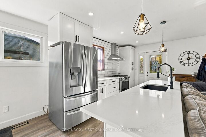 Property Photo:  32 Brennan Drive  ON N7G 3S3 