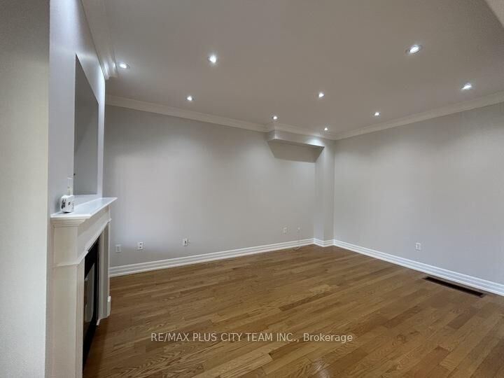 Property Photo: 59 Trish Drive ON L4E 5C4