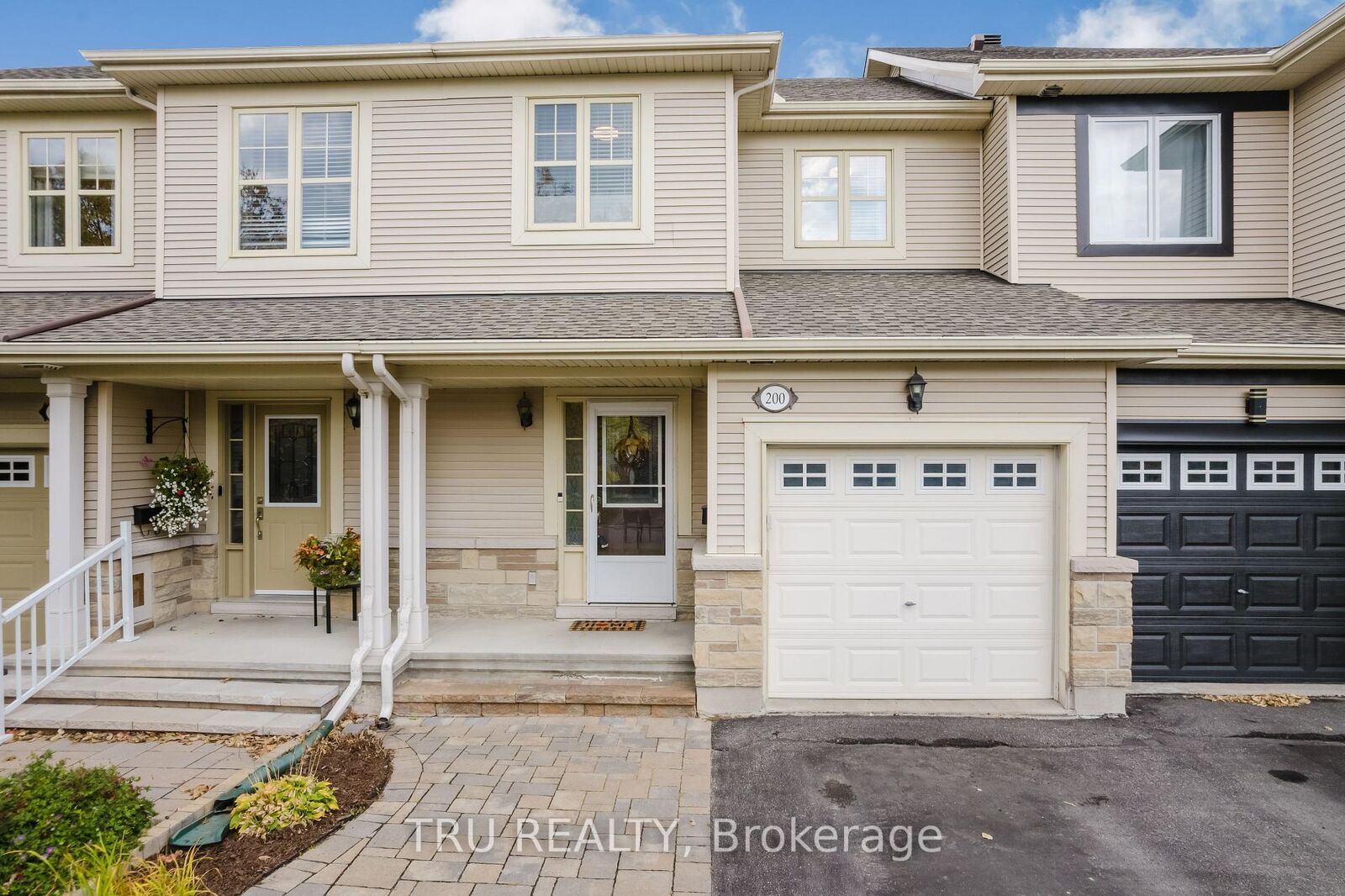 Property Photo:  200 Trail Side Circle  ON K4A 5B4 