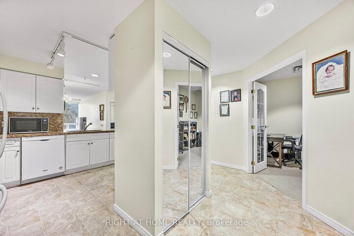 Property Photo:  74 Ross Street 53  ON L4N 1G3 