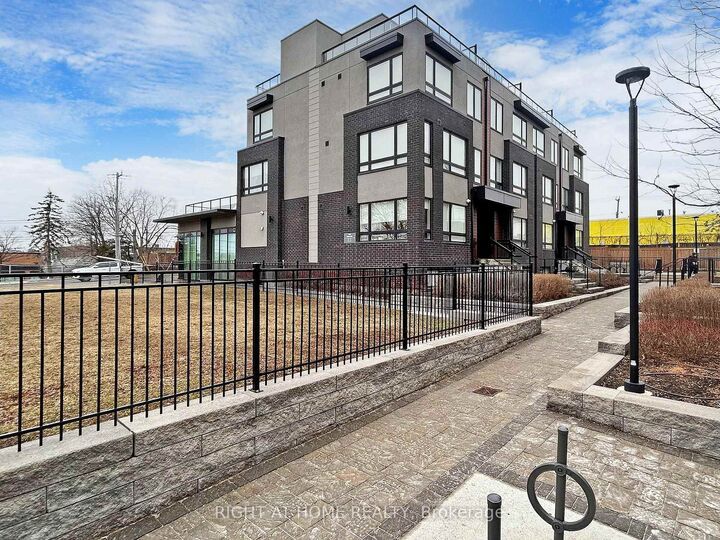Photo de la propriété:  1100 Briar Hill Avenue 201  ON M6B 1M7 