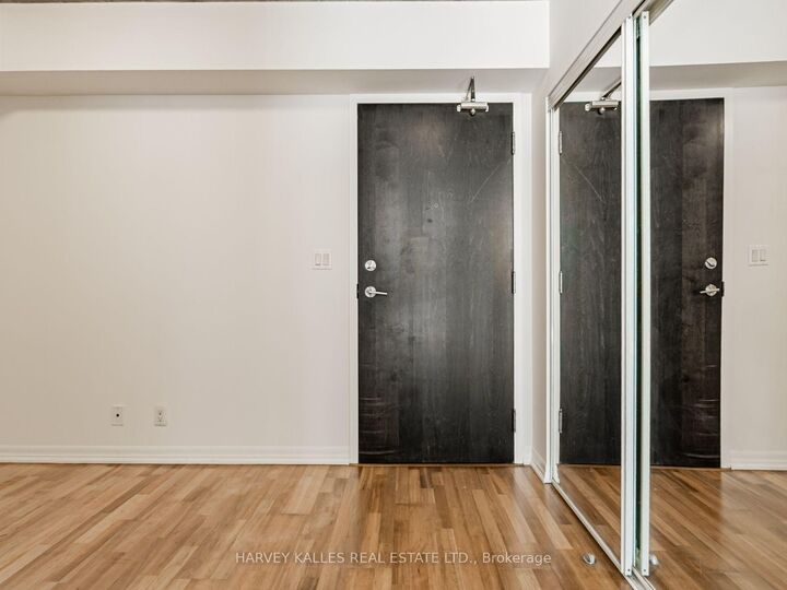 Property Photo:  22 Wellesley Street E 202  ON M4Y 1G3 
