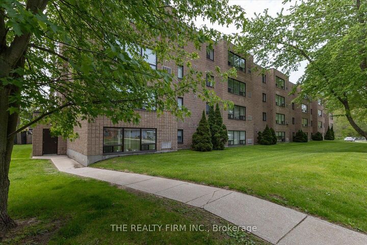 Property Photo:  220 Duke Street 207  ON N7G 1S3 
