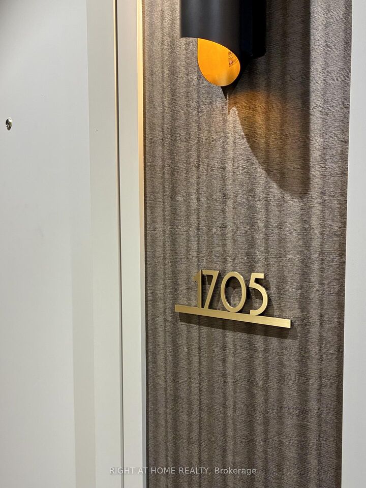 Property Photo: 88 Cumberland Street 1705 ON M5R 0C8