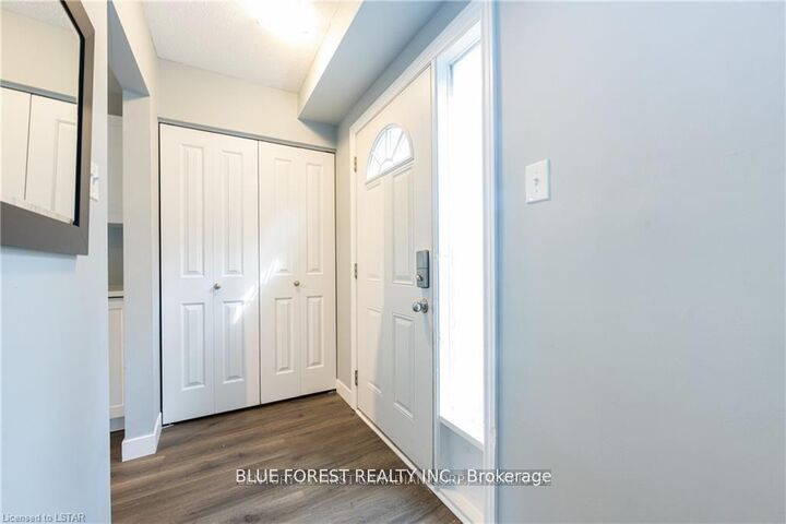 Property Photo:  70 Fiddlers Green Road 106  ON N6H 4R4 