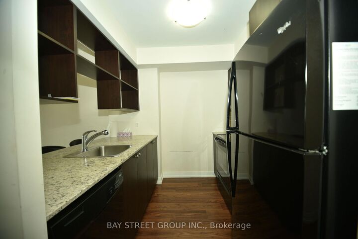 Property Photo:  181 Village Green Square W 2511  ON M1S 0K6 