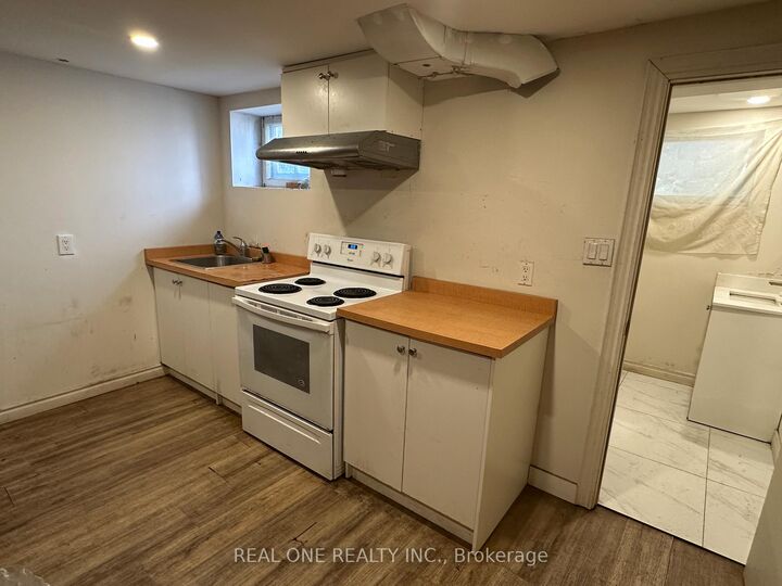 Property Photo:  22 Pleasant View Drive  ON M2J 3P5 