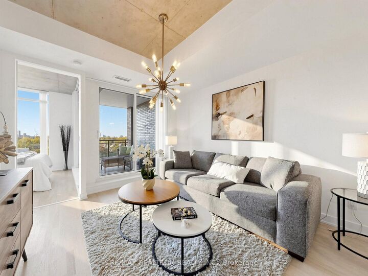 Property Photo:  20 Minowan Miikan Lane 814  ON M6J 0E5 