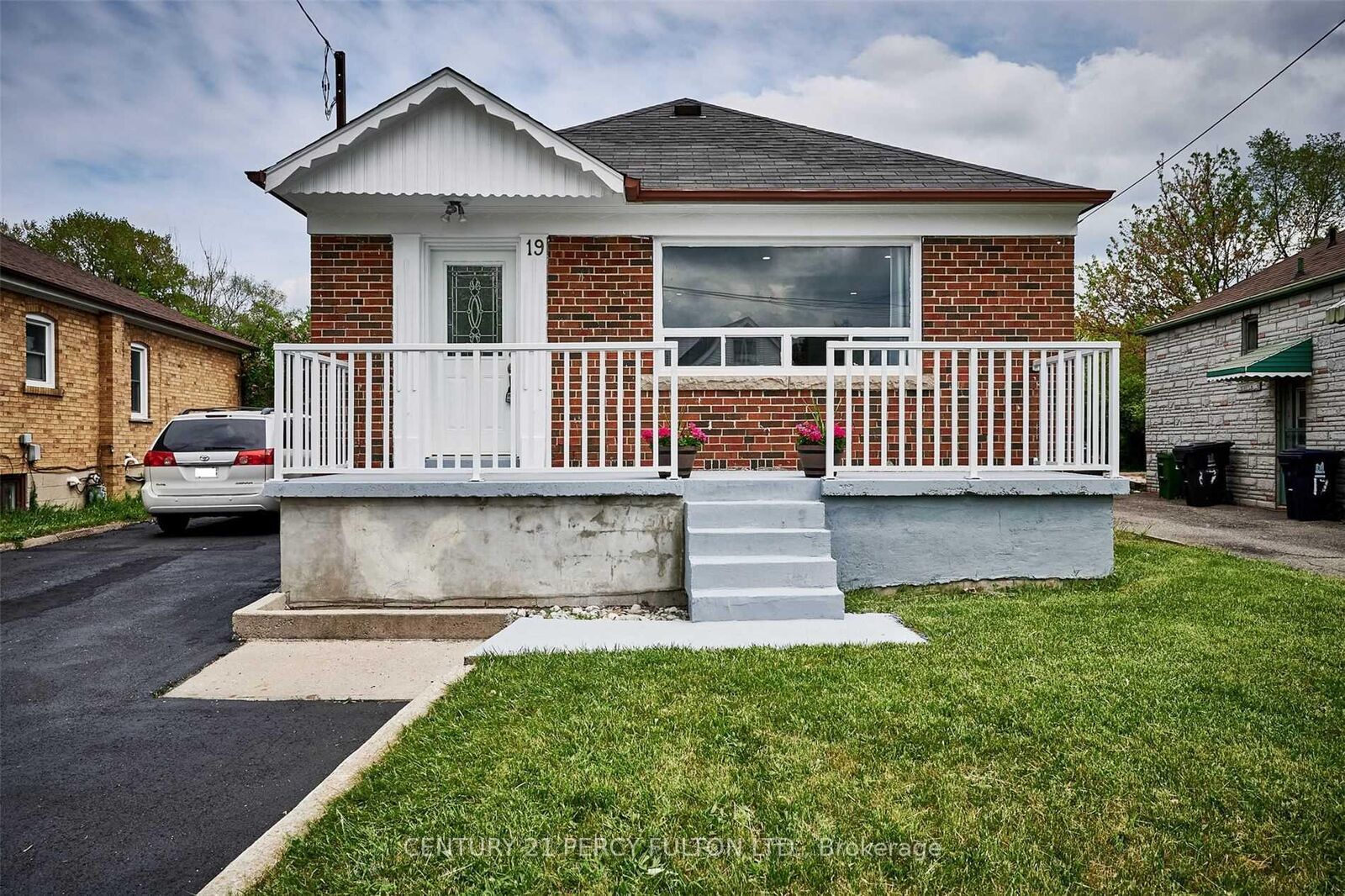 Property Photo:  19 Lynvalley Crescent Bsmt 1  ON M1R 2V1 