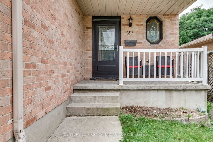 Property Photo:  27 Gerald Crescent  ON N5Z 5A3 