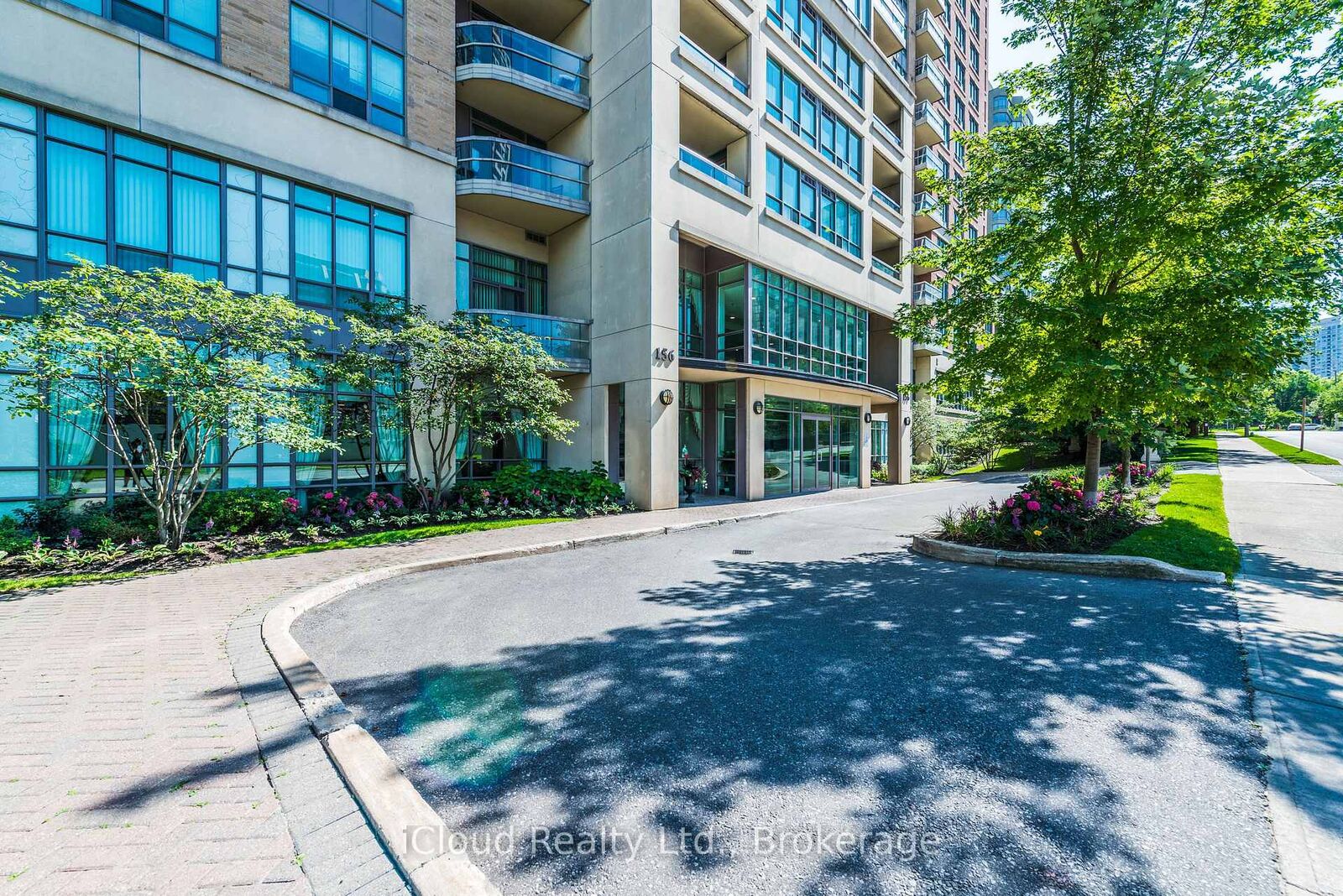 Property Photo:  156 Enfield Place 1902  ON L5B 4L8 