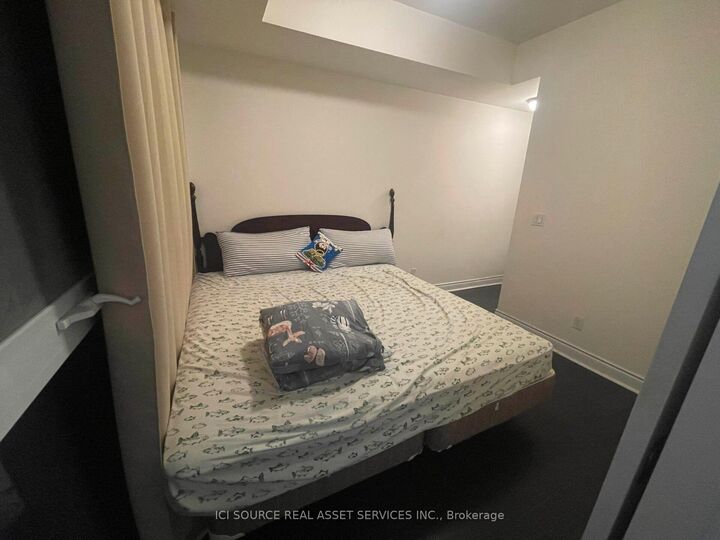 Property Photo: 28 Ted Rogers Way 3906 ON M4Y 2J4