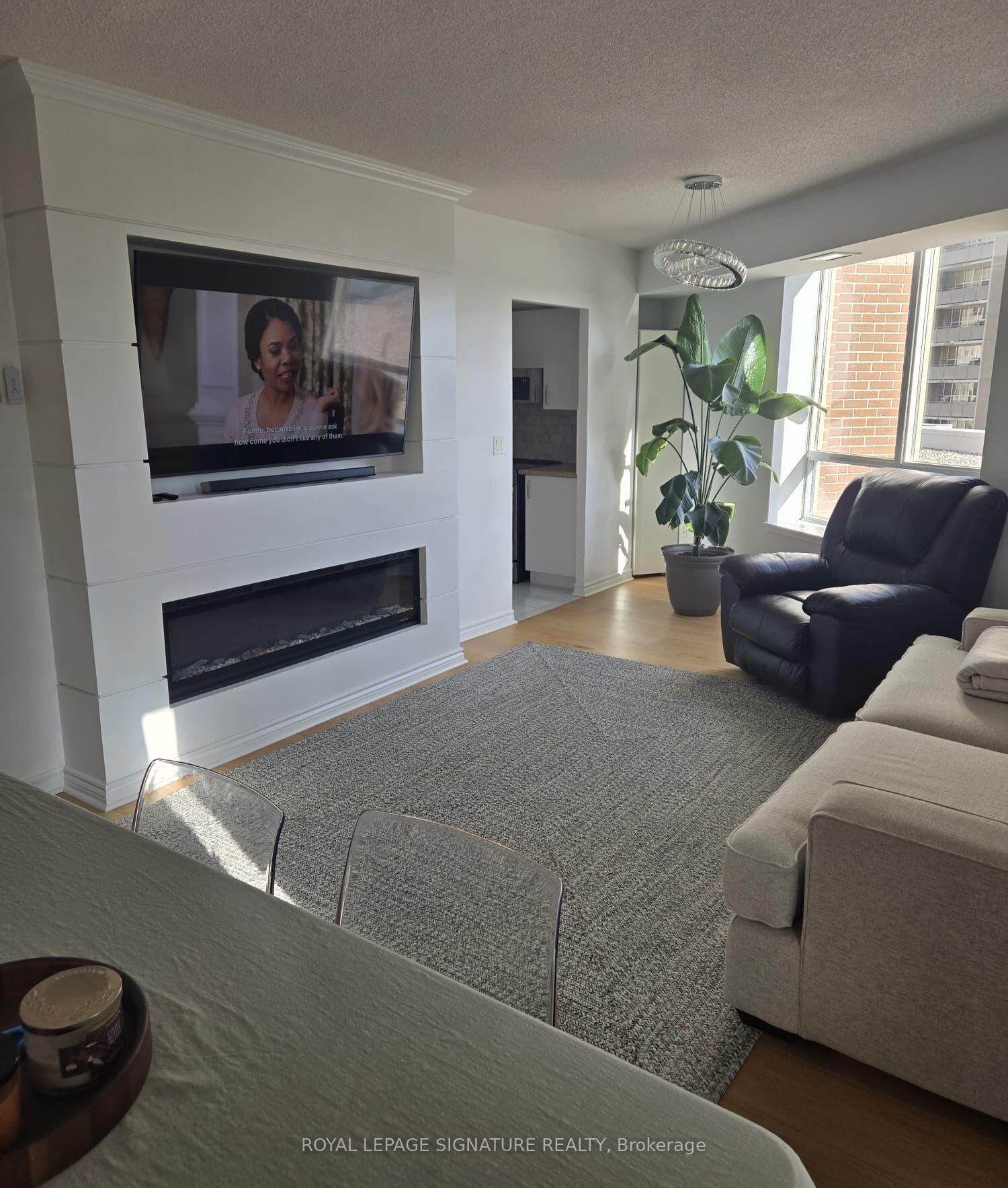 Property Photo:  2088 Lawrence Avenue W 1002  ON M9N 3Z9 