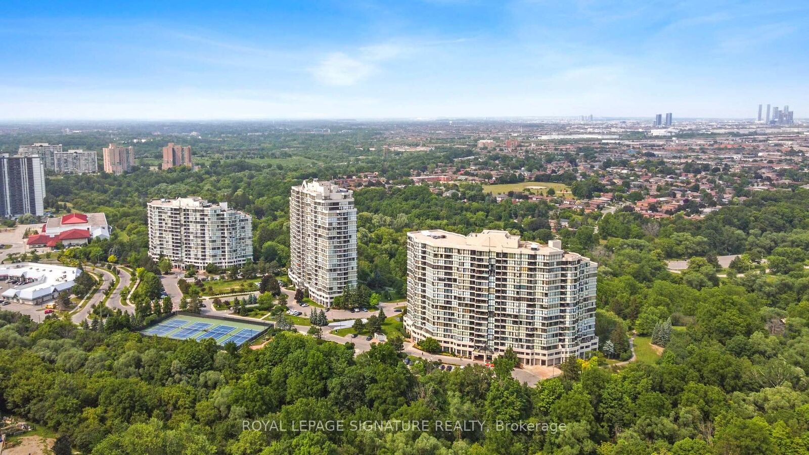 Photo de la propriété:  3 Rowntree Road 407  ON M9V 5G8 