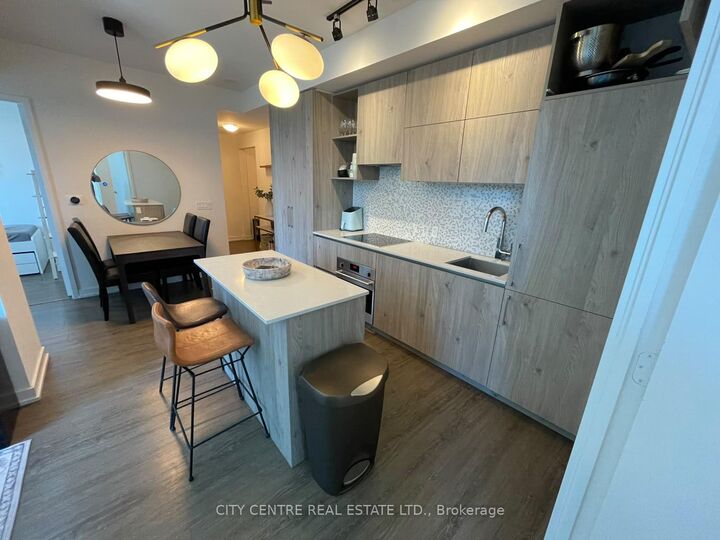 Property Photo:  1 Yorkville Avenue 1602  ON M4W 0B1 