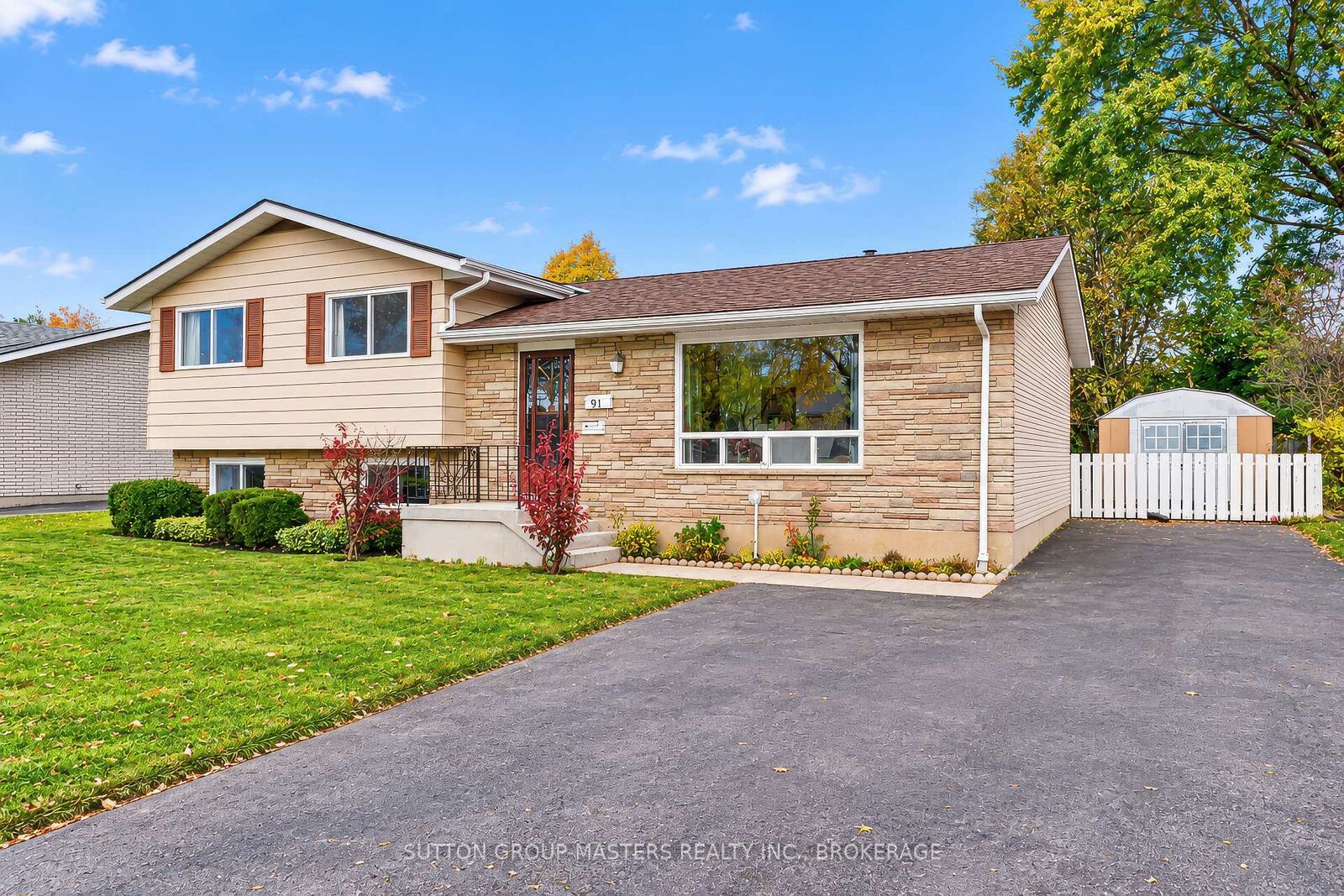 Property Photo:  91 Conacher Drive  ON K7K 2W6 