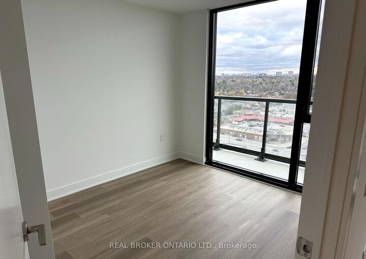 Property Photo:  86 Dundas Street E 1605  ON L5A 1W4 