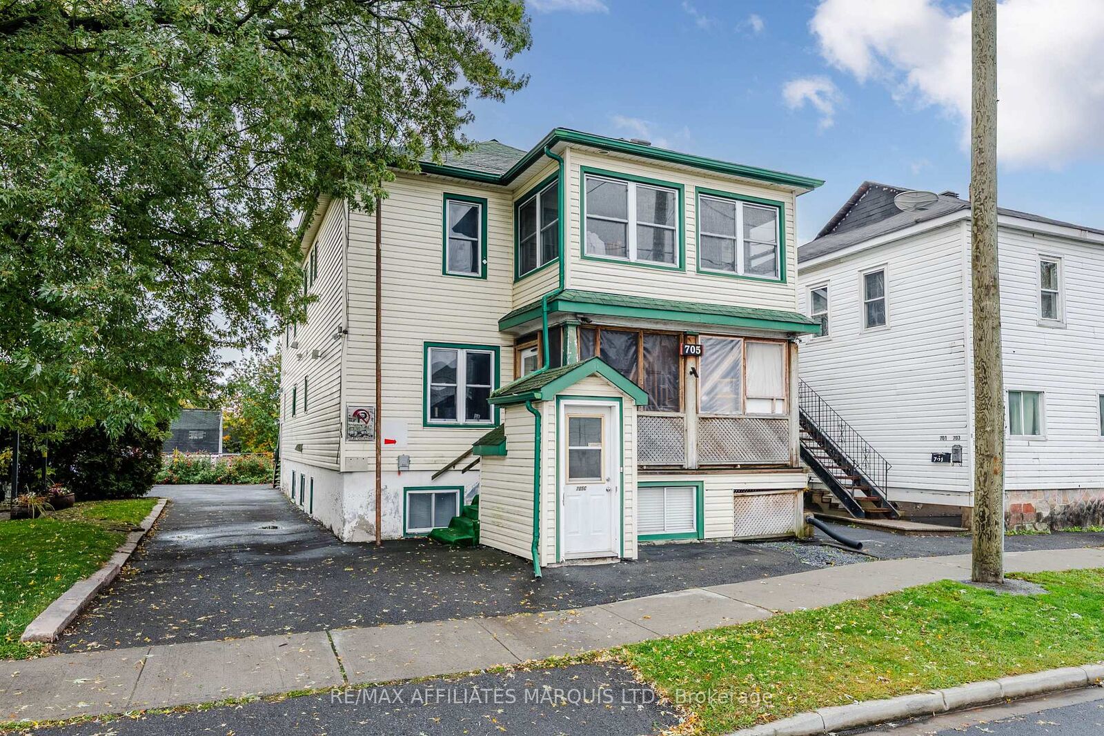Property Photo:  705 Walton Street  ON K6H 1T8 