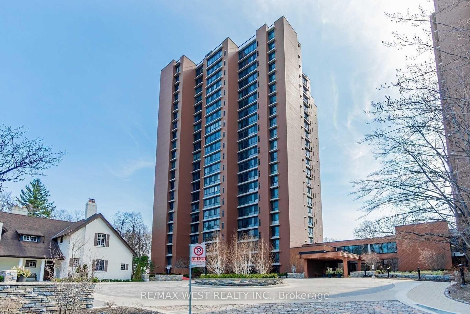 Property Photo:  1400 Dixie Road 506  ON L5E 3E1 
