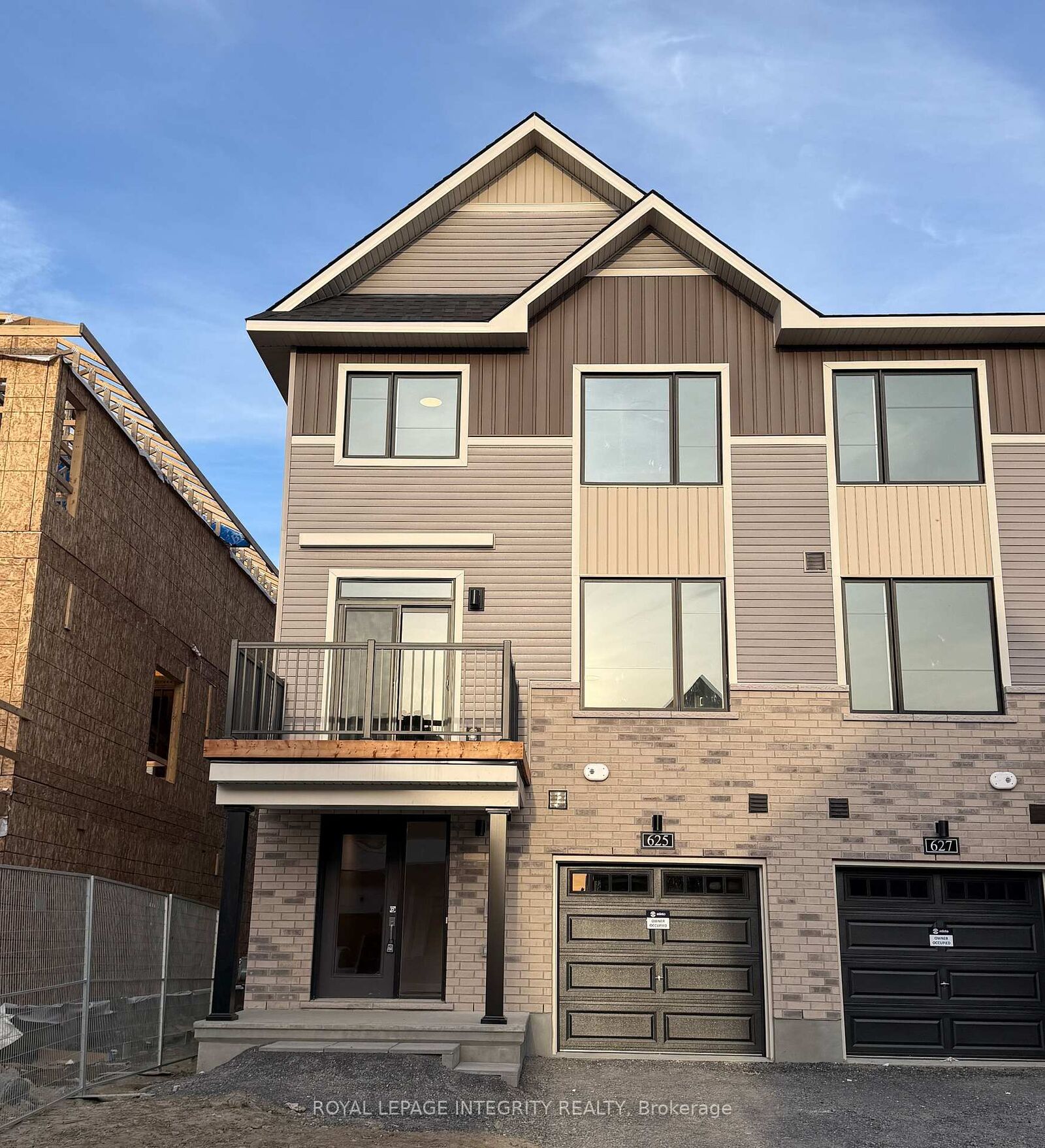 Property Photo:  625 Moonglade Crescent  ON K2J 6K2 